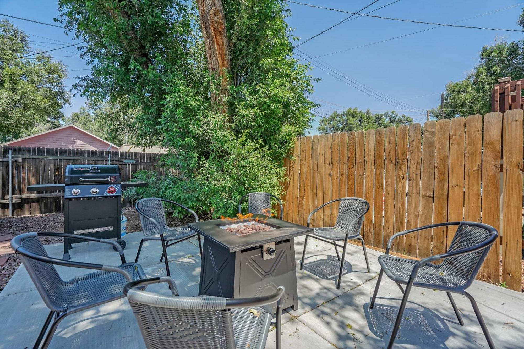 Вилла Neighborly Heights - Downtown King Bbq Fire Pit Колорадо-Спрингс Экстерьер фото